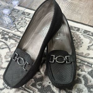Black Aerosoles US 9 1/2 women shoe, flats, like NEW